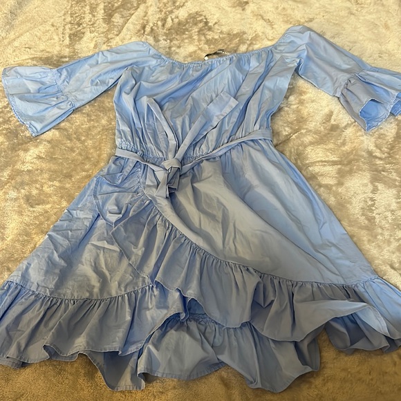 Lovers + Friends Dresses & Skirts - Lovers + friends Cora off the shoulder ruffle mini dress